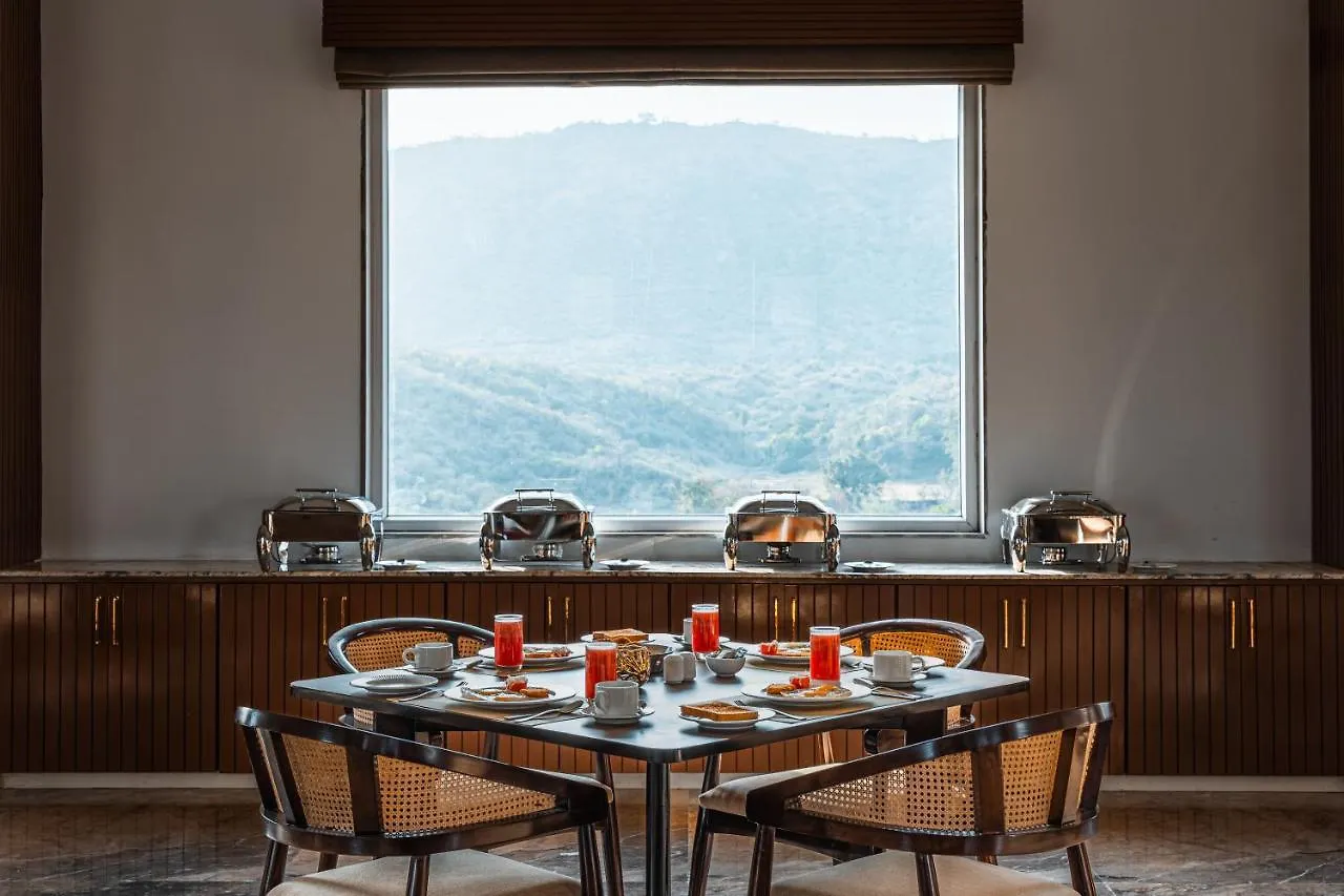 *****  Tree Of Life Vantara Resort & Spa Udaipur India